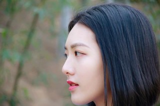 女人衰老前，身上其實有“暗號”，三個部位多觀察，或可發現
