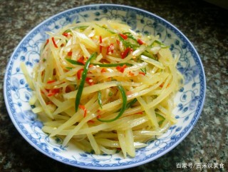 涼拌土豆絲切記別直接焯水，廚娘多做“這1步”，脆爽入味超下飯