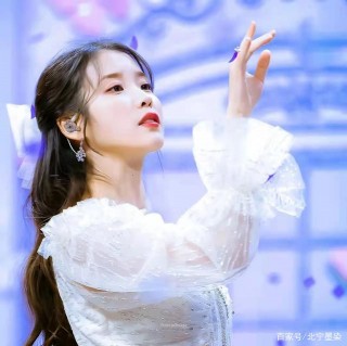 當紅韓國女明星—IU李知恩國民妹妹的個人資料IU