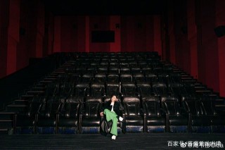 周韋彤真大膽，土味“紅配綠”被她穿出潮流時尚感！