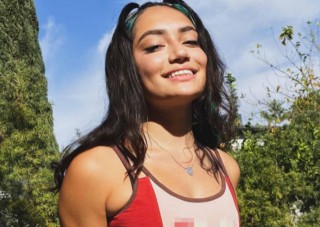 來自西班牙的美女，緊致身材，駕馭各種衣服，好身材也需要健身