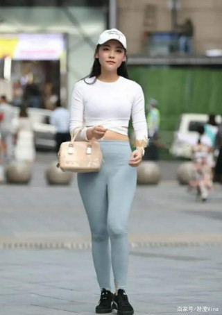 時尚有型的打底褲更具潮流時尚感，時尚雅致又清爽，優雅美麗