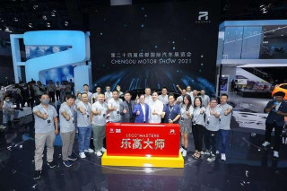 邀請用戶登上發布會舞台 R汽車瞄准“用戶共創”之門