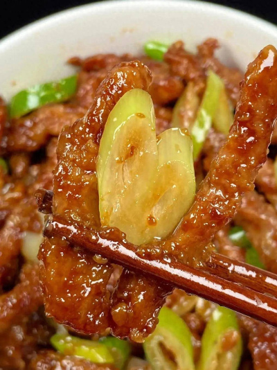 菠菜吃10斤不如1斤它，它是天然“養肝菜”，排毒養肝，安神助眠_食材_苦瓜_大蔥