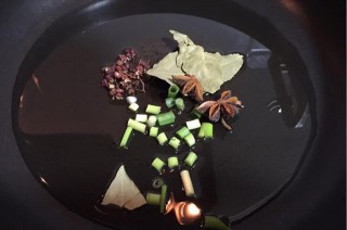 麻辣鮮香，爽口嫩滑的口水雞超級無敵美味，是夏天必備的開胃美食