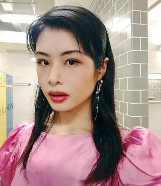 疑似許可馨社交賬號曬出百萬賬單，揚言：我的財富數不勝數