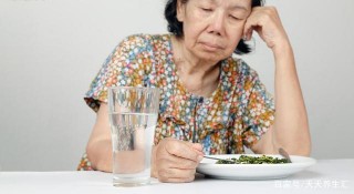 老年人經常會消化不好，應及時糾正5個習慣，保護胃腸，才健康