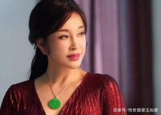 娛樂圈中適合佩戴翡翠的女明星，她也被稱之為翡翠女王！