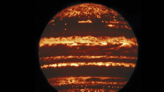 強勢圍觀！在這張“幸運的”紅外圖像中，木星看起來像一個火球