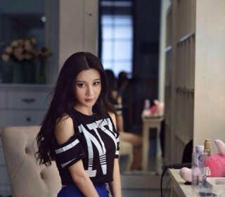 最勁爆美女校花健身照 熱辣性感身材沖擊視覺神經
