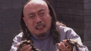 康熙二十六年，孝莊死後，喪失理智的康熙皇帝，一怒之下剪掉辮子