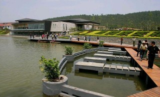 徐州市中心的漢文化景區，是著名文化旅遊區，非常值得遊玩