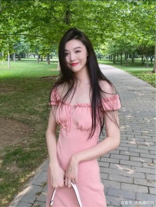 組圖：裙裝很容易駕馭，穿上輕松展現苗條身材，襯托