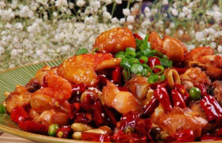 這幾道家常菜，香得過癮，辣得火爆，下飯有食欲