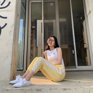 Legging、運動褲也能時髦穿出門！跟韓國女星學陽光又性感的穿搭