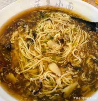 青島獨家非遺美食蓬萊小面，鮮魚湯開鹵，海膽面，魚鹵面八元一碗