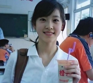 章澤天身穿“無痕褲”，好身材展露無疑，科學飲食加健身效果不錯
