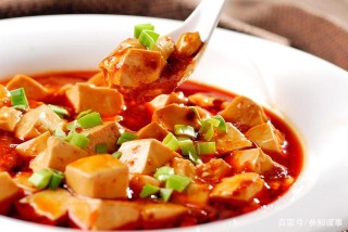 “小蔥拌豆腐，一清二白”，我國傳統美食也蘊含著豐富的文化內涵
