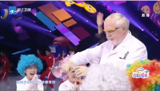 科學實驗變出大張偉！？英國戴博士燃炸《百度好奇夜》！