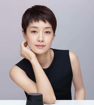 不裝少女感，四十歲女明星走路生風，演過玄彬的金三順現在演禦姐
