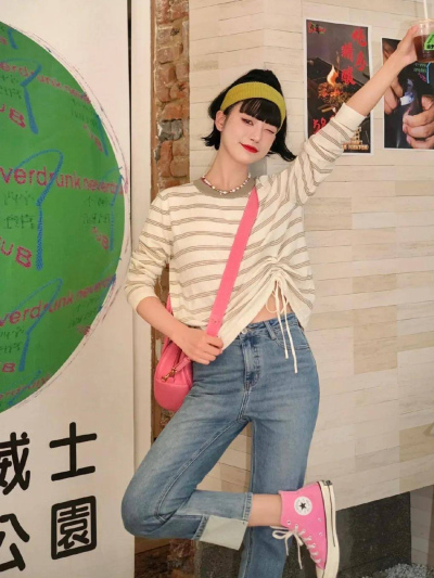 快舍棄你的牛仔褲吧，爛大街了，今秋“闊腿褲”最流行，遮肉顯瘦