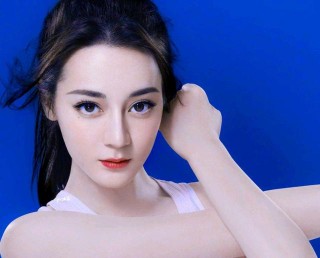 娛樂圈中的女神迪麗熱巴，長相出眾，娛樂圈中另一種風格的美麗