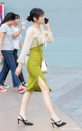 街拍:舒適大方還顯身材的氣質裙裝，是時尚女孩們的最愛
