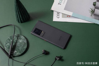 iQOO 8 Pro跑分超87萬，搭載雙芯帶來電競遊戲水准