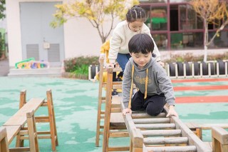 該如何正視孩子的心理健康問題，培養孩子的正確人生觀和價值觀