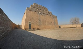 在荒蕪的陝西古城中，倚山臨水，是國家歷史文化名城