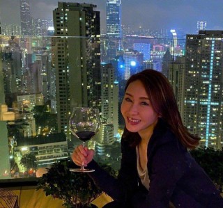 走進黎姿在香港的豪宅，沒事在家就搗鼓美食，如今生活令人羨慕