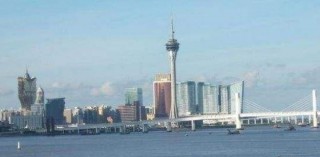 世界上最貴的旅遊項目，一根繩子要價2600元，遊客看到就發抖