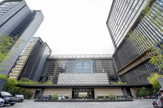 南京這家頂級酒店，竟養了三隻大白鵝作吉祥物，白色野餐讓人驚艷
