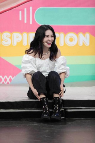謝娜雖然是娛樂圈素人臉，但是身材可以出道了，大長腿性感似愛豆