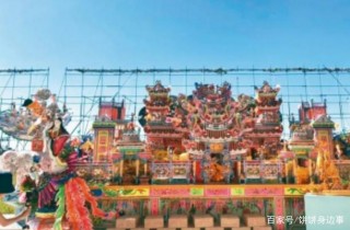 法國遊客到旅遊，看見眼前的景象說：人有錢還把這拿來燒