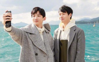 他被稱「佛系明星」，沒有經紀公司和經紀人，靠實力成為當紅小生
