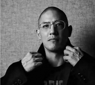 蔣友柏：27歲創辦設計公司，40歲成畫廊新貴，曾自曝家裏沒錢