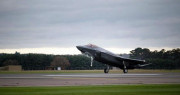 俄媒：美國空軍首批F-35戰機抵達英國，將永久部署歐洲