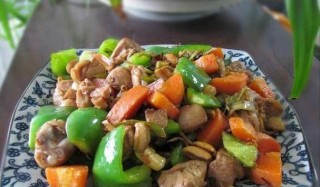 推薦幾道大菜：炒雞塊、乾鍋排骨、香辣魚，非常易學的美味
