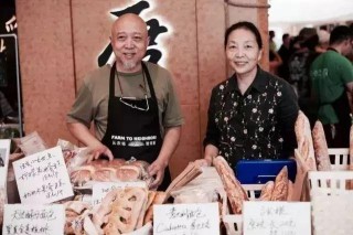 結婚30年不吵架，這對125歲夫婦在長城腳下的小院，烘焙養花成愛