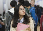 鄭州高校一男老師騷擾女學生，言語露骨影響惡劣，校方的回應來了