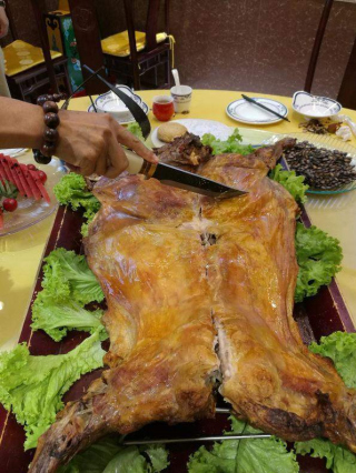 曾經火遍大江南北的烤全羊，為何現在沒人吃了？三個原因搞丟顧客！