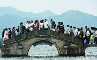 西班牙景區看迎雙節，心中五味雜陳：不知該咽口水還是抹眼淚