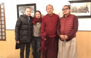竇靖童在周迅陪同下剃光頭，網友稱是向小龍女致敬？