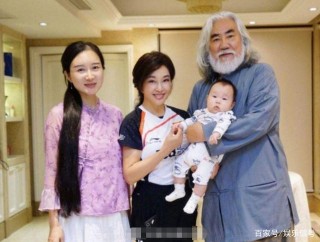 娛樂圈又一位明星當爹，曬與妻子搞怪寫真，這“豬八戒”有點好看