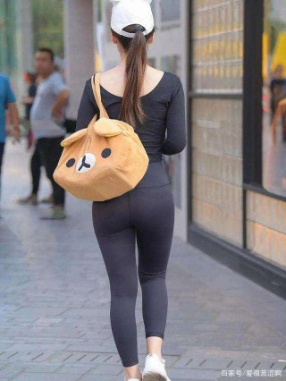 “葫蘆”身材的瑜伽褲美女，優雅舒適一步到位，也很清涼