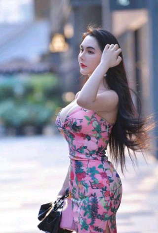身材好穿啥都好看！美女的時尚秘密就是緊致，勾勒最美的線條