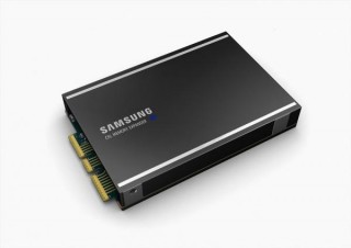 三星推出首款服務器用 DDR5 內存模塊，采用 