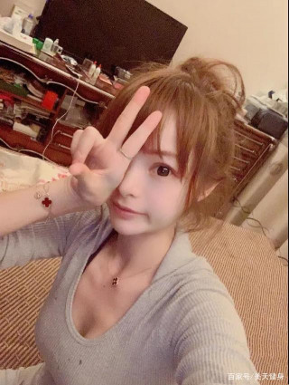 22歲少女因胸太大放棄舞蹈，轉行健身後走紅，網友：身材太好了
