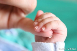 頭大沒脖子，肚大肥嘟嘟，可為什麼小嬰兒就能這麼可愛？